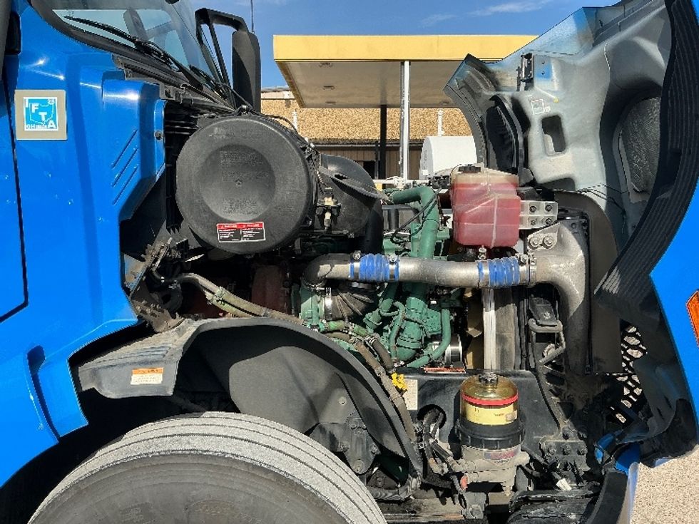 Sleeper Tractor-Heavy Duty Tractors-Volvo-2021-VNL64760-Dallas-TX-647,815\n\t\tmiles-$ 56,000 - Image 20