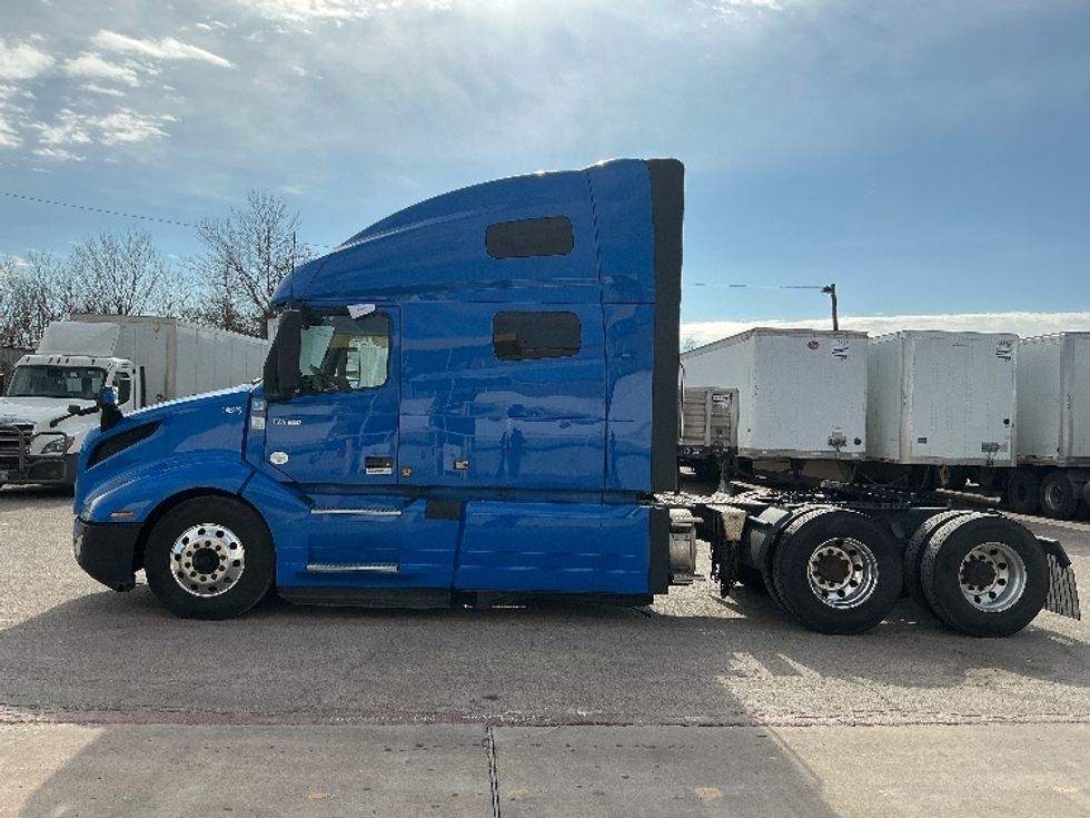 Sleeper Tractor-Heavy Duty Tractors-Volvo-2021-VNL64760-Dallas-TX-647,815\n\t\tmiles-$ 56,000 - Image 4