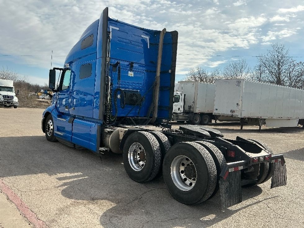 Sleeper Tractor-Heavy Duty Tractors-Volvo-2021-VNL64760-Dallas-TX-647,815\n\t\tmiles-$ 56,000 - Image 5