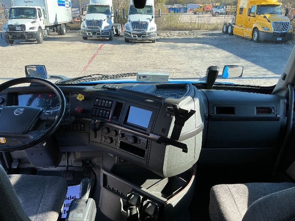 Sleeper Tractor-Heavy Duty Tractors-Volvo-2021-VNL64760-Dallas-TX-681,234\n\t\tmiles-$ 56,000 - Image 12