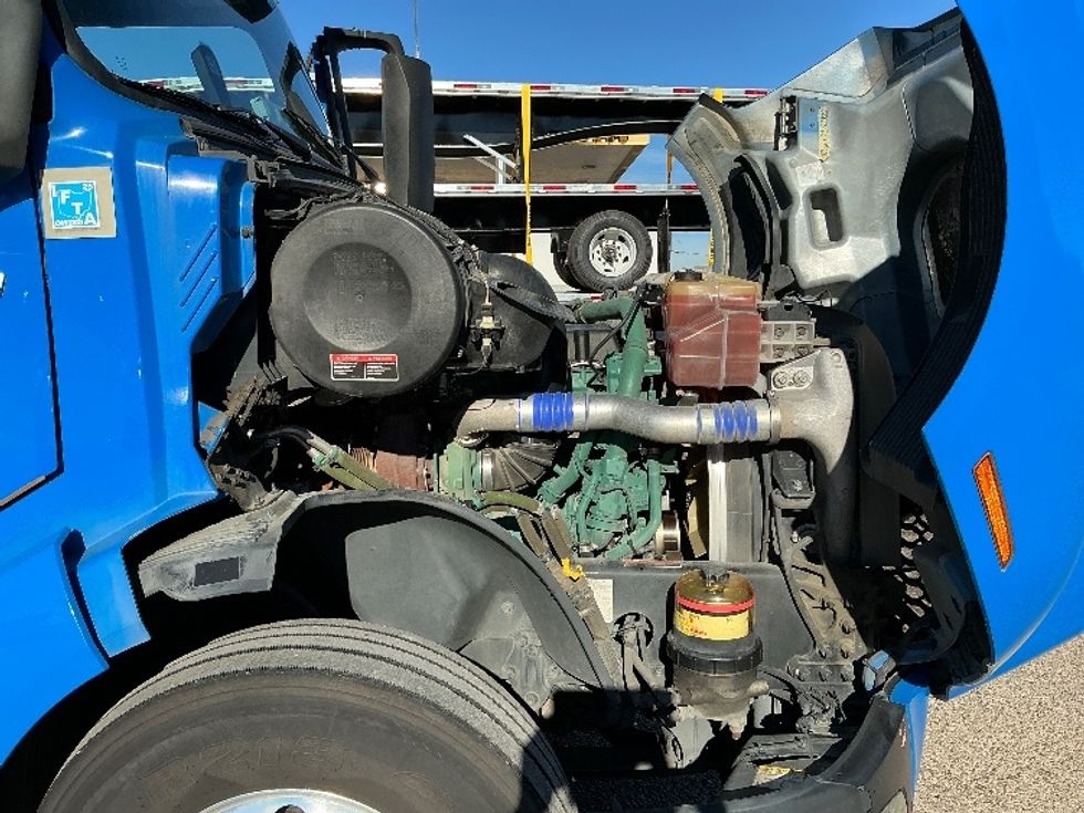 Sleeper Tractor-Heavy Duty Tractors-Volvo-2021-VNL64760-Dallas-TX-681,234\n\t\tmiles-$ 56,000 - Image 20