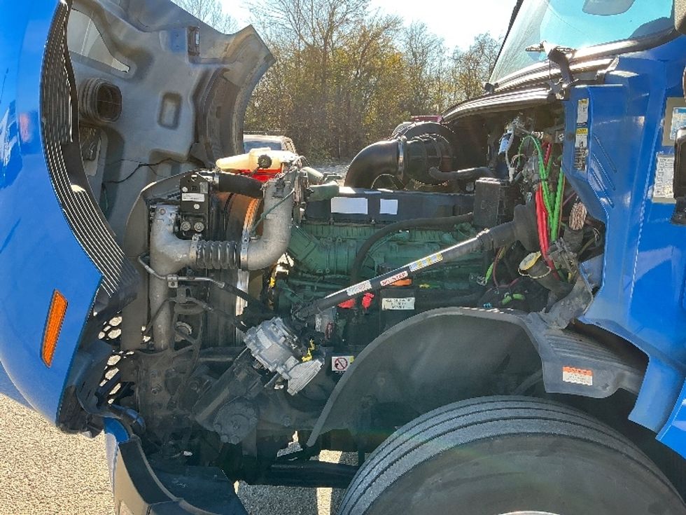 Sleeper Tractor-Heavy Duty Tractors-Volvo-2021-VNL64760-Dallas-TX-681,234\n\t\tmiles-$ 56,000 - Image 21