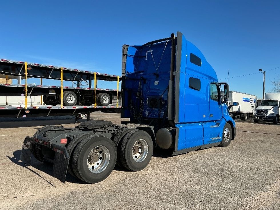 Sleeper Tractor-Heavy Duty Tractors-Volvo-2021-VNL64760-Dallas-TX-681,234\n\t\tmiles-$ 56,000 - Image 7