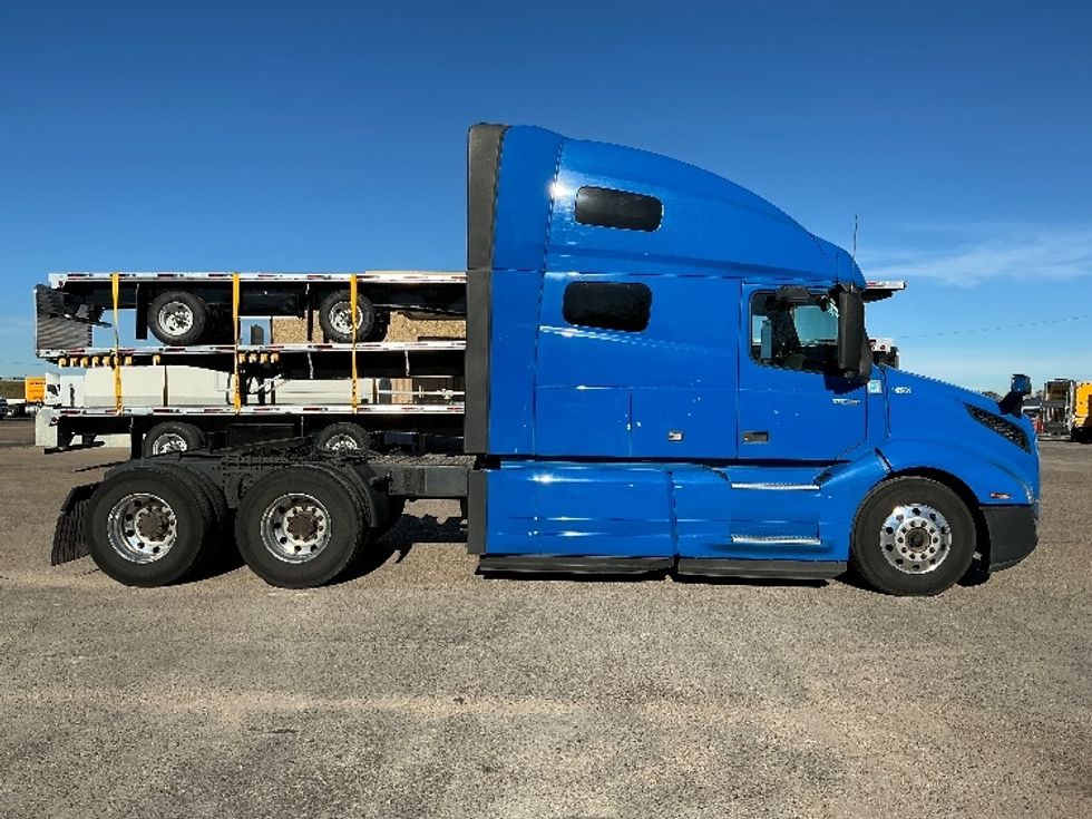 Sleeper Tractor-Heavy Duty Tractors-Volvo-2021-VNL64760-Dallas-TX-681,234\n\t\tmiles-$ 56,000 - Image 8