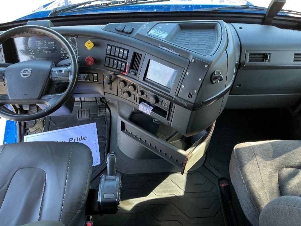 Sleeper Tractor-Heavy Duty Tractors-Volvo-2021-VNL64760-Dallas-TX-685,743\n\t\tmiles-$ 52,500 - Image 12