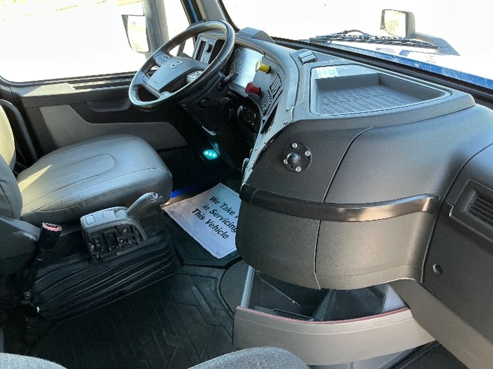 Sleeper Tractor-Heavy Duty Tractors-Volvo-2021-VNL64760-Dallas-TX-685,743\n\t\tmiles-$ 52,500 - Image 15