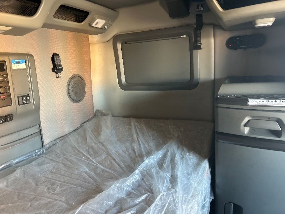 Sleeper Tractor-Heavy Duty Tractors-Volvo-2021-VNL64760-Dallas-TX-685,743\n\t\tmiles-$ 52,500 - Image 18