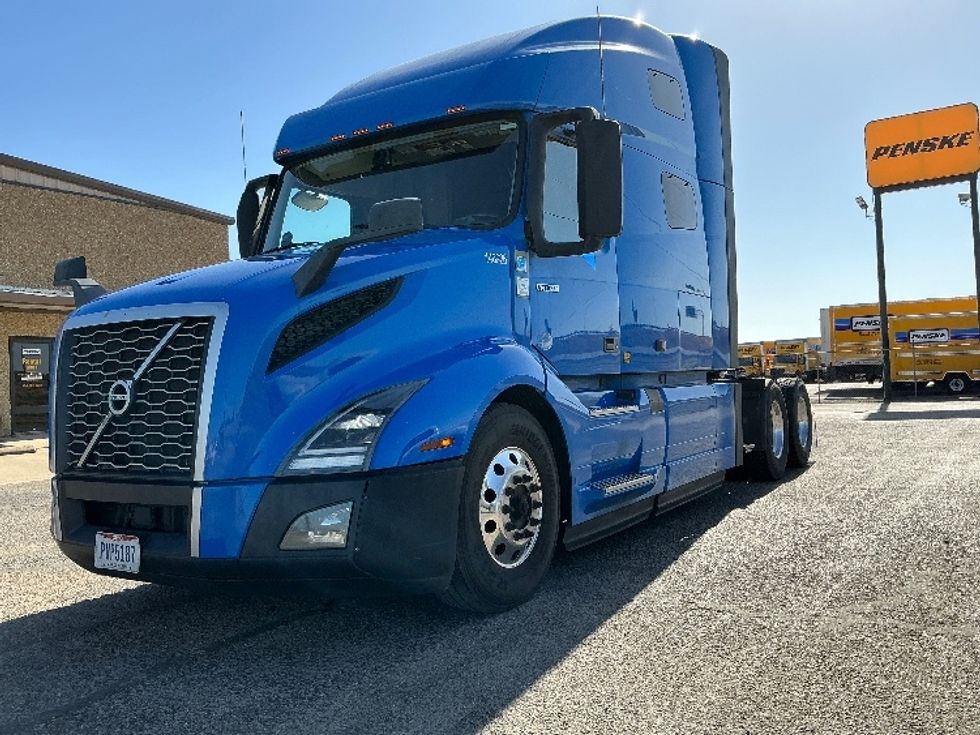 Sleeper Tractor-Heavy Duty Tractors-Volvo-2021-VNL64760-Dallas-TX-685,743\n\t\tmiles-$ 52,500 - Image 3
