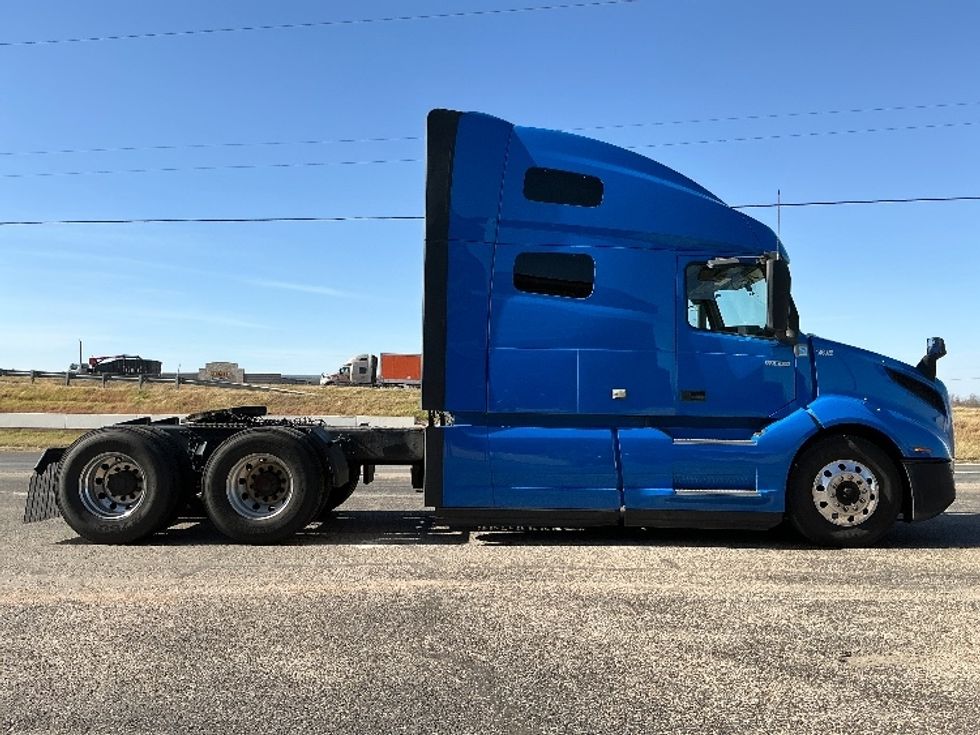 Sleeper Tractor-Heavy Duty Tractors-Volvo-2021-VNL64760-Dallas-TX-685,743\n\t\tmiles-$ 52,500 - Image 8