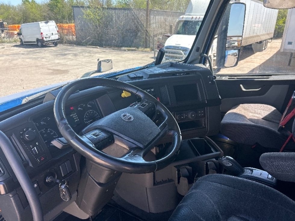 Sleeper Tractor-Heavy Duty Tractors-Volvo-2021-VNL64760-Dallas-TX-690,104\n\t\tmiles-$ 49,750 - Image 10