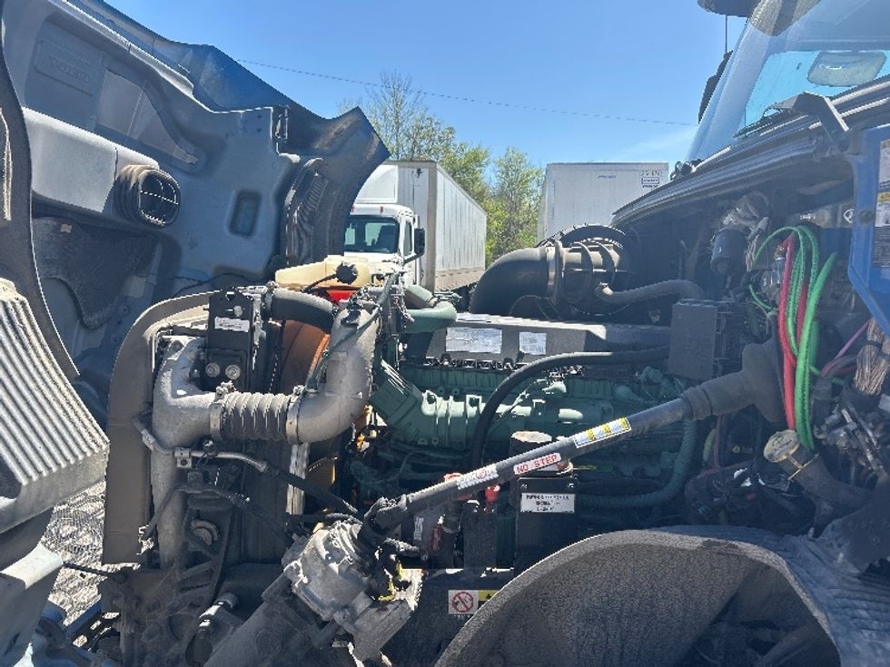 Sleeper Tractor-Heavy Duty Tractors-Volvo-2021-VNL64760-Dallas-TX-690,104\n\t\tmiles-$ 49,750 - Image 21