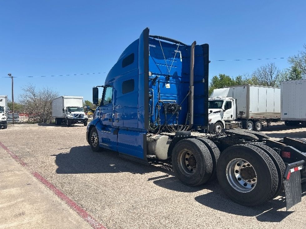 Sleeper Tractor-Heavy Duty Tractors-Volvo-2021-VNL64760-Dallas-TX-690,104\n\t\tmiles-$ 49,750 - Image 5