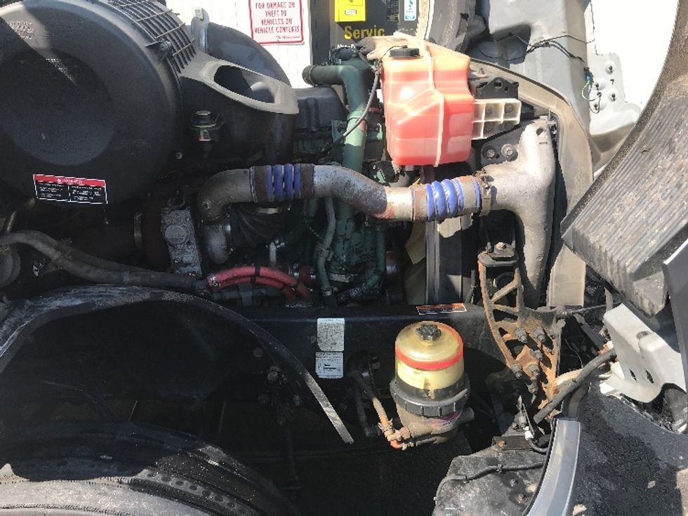 Sleeper Tractor-Heavy Duty Tractors-Volvo-2021-VNL64760-Dartmouth-NS-756,356\n\t\tkm-$ 93,250 - Image 20