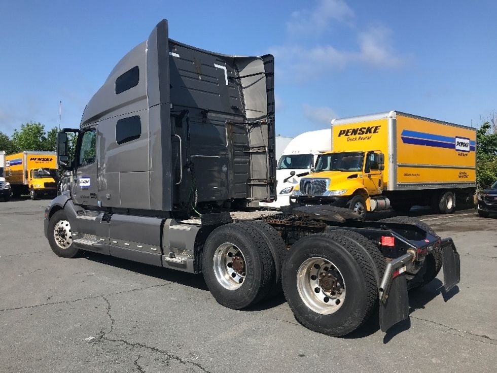 Sleeper Tractor-Heavy Duty Tractors-Volvo-2021-VNL64760-Dartmouth-NS-756,356\n\t\tkm-$ 93,250 - Image 5