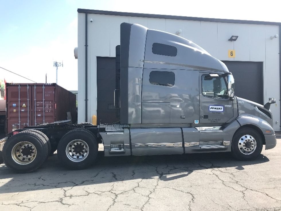 Sleeper Tractor-Heavy Duty Tractors-Volvo-2021-VNL64760-Dartmouth-NS-756,356\n\t\tkm-$ 93,250 - Image 8