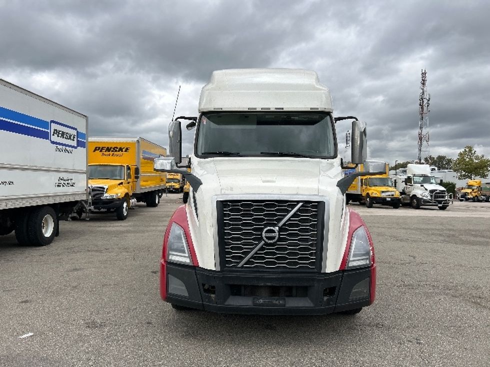 Sleeper Tractor-Heavy Duty Tractors-Volvo-2021-VNL64760-Delta-BC-685,344\n\t\tkm-$ 98,000 - Image 2