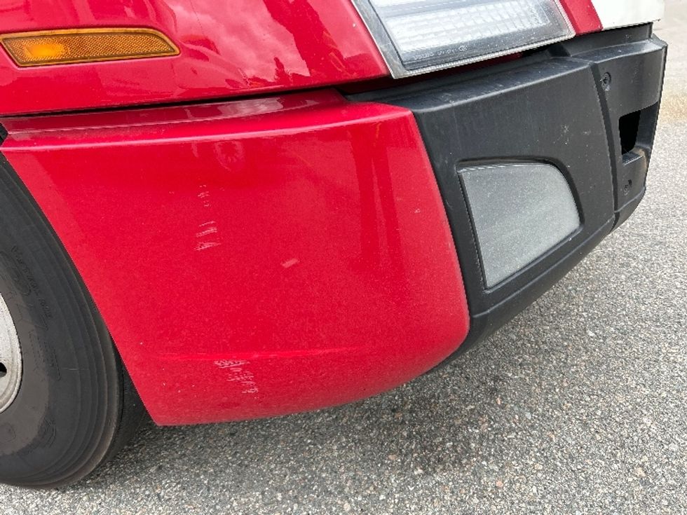 Sleeper Tractor-Heavy Duty Tractors-Volvo-2021-VNL64760-Delta-BC-685,344\n\t\tkm-$ 98,000 - Image 21