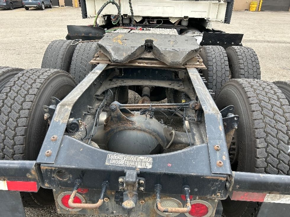 Sleeper Tractor-Heavy Duty Tractors-Volvo-2021-VNL64760-Delta-BC-685,344\n\t\tkm-$ 98,000 - Image 6