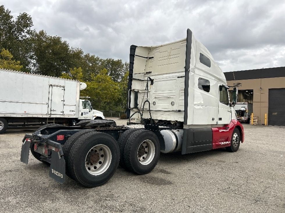 Sleeper Tractor-Heavy Duty Tractors-Volvo-2021-VNL64760-Delta-BC-685,344\n\t\tkm-$ 98,000 - Image 7