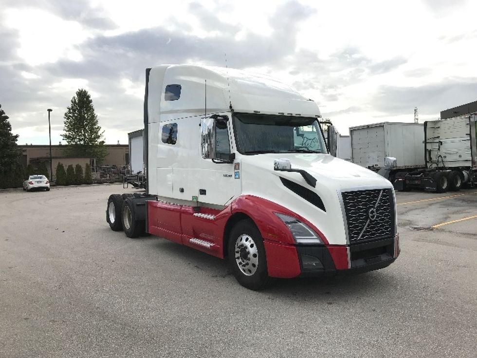 Sleeper Tractor-Heavy Duty Tractors-Volvo-2021-VNL64760-Delta-BC-745,882\n\t\tkm-$ 94,500 - Image 1