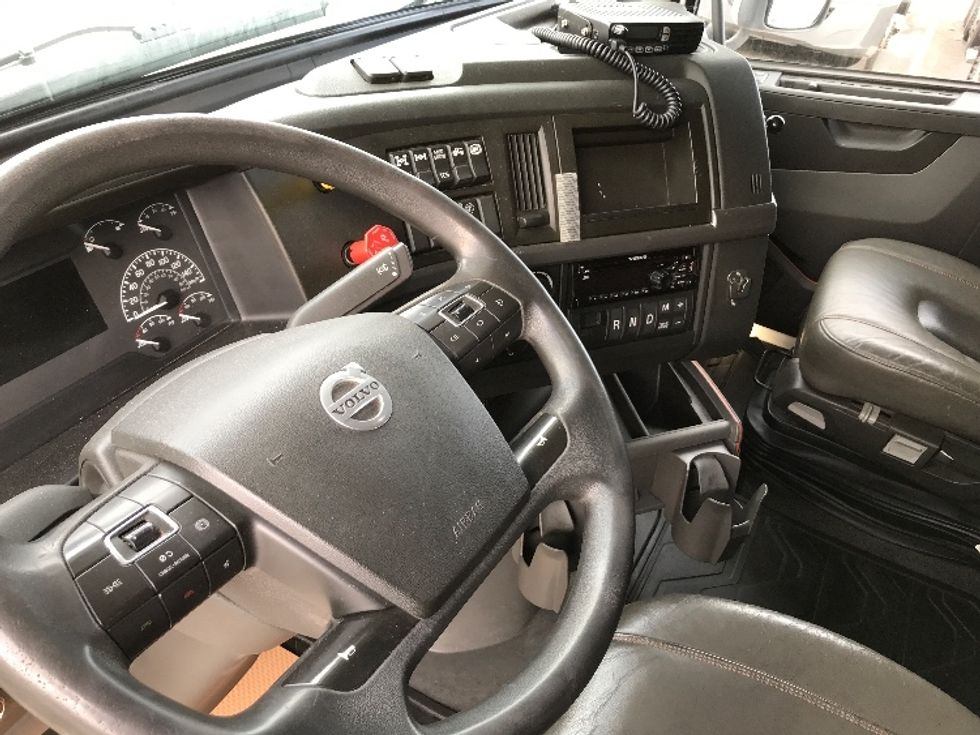 Sleeper Tractor-Heavy Duty Tractors-Volvo-2021-VNL64760-Delta-BC-745,882\n\t\tkm-$ 94,500 - Image 10