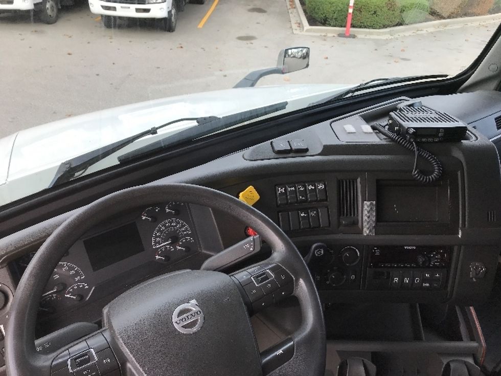Sleeper Tractor-Heavy Duty Tractors-Volvo-2021-VNL64760-Delta-BC-745,882\n\t\tkm-$ 94,500 - Image 11