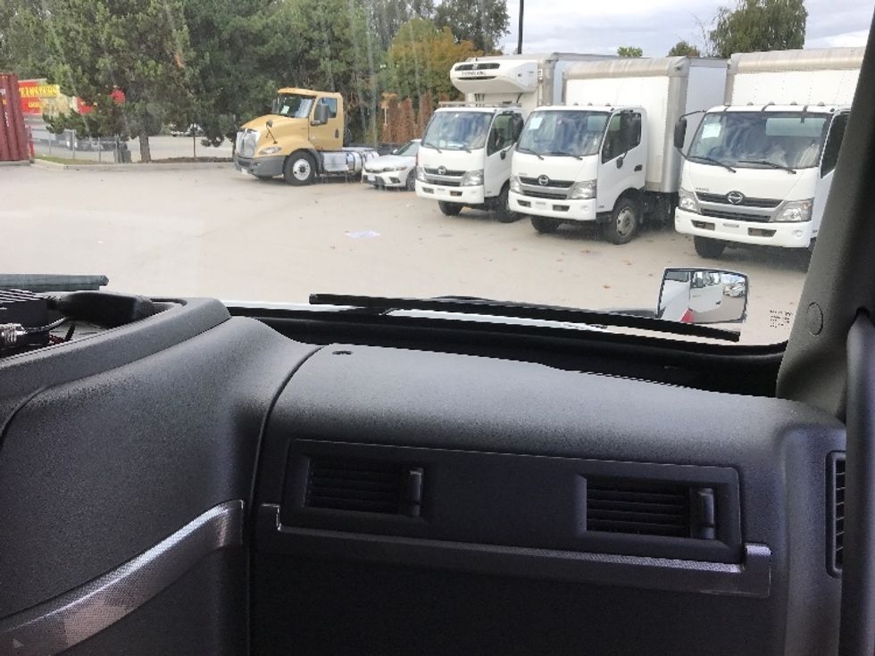 Sleeper Tractor-Heavy Duty Tractors-Volvo-2021-VNL64760-Delta-BC-745,882\n\t\tkm-$ 94,500 - Image 15