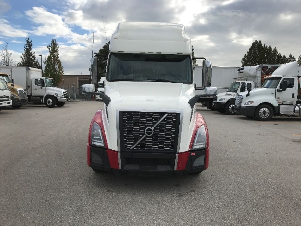 Sleeper Tractor-Heavy Duty Tractors-Volvo-2021-VNL64760-Delta-BC-745,882\n\t\tkm-$ 94,500 - Image 2