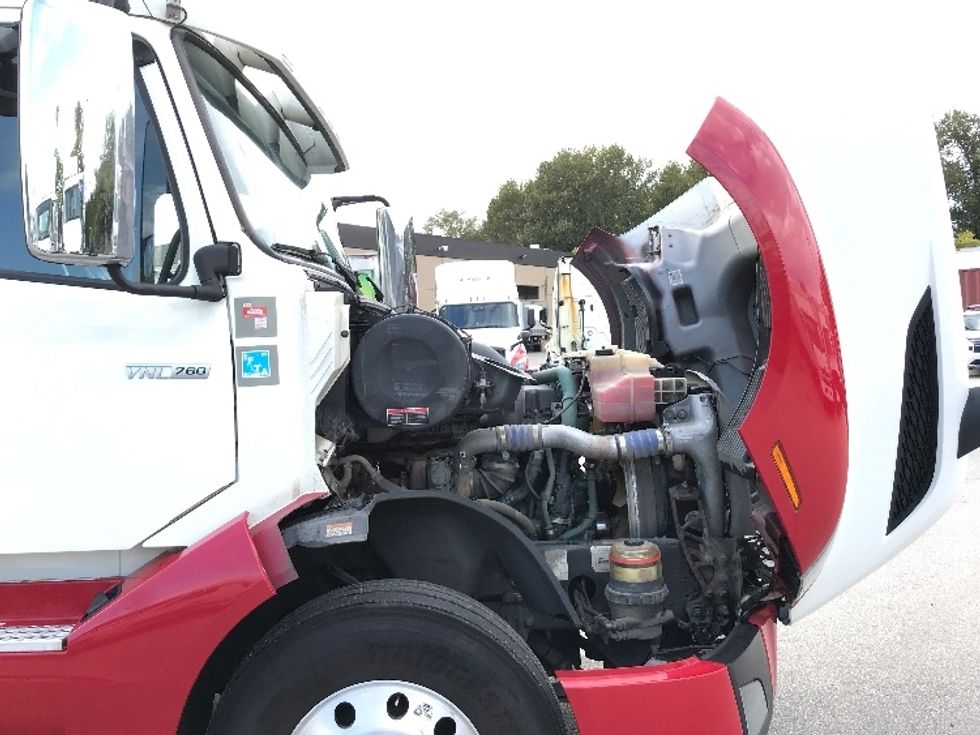 Sleeper Tractor-Heavy Duty Tractors-Volvo-2021-VNL64760-Delta-BC-745,882\n\t\tkm-$ 94,500 - Image 20