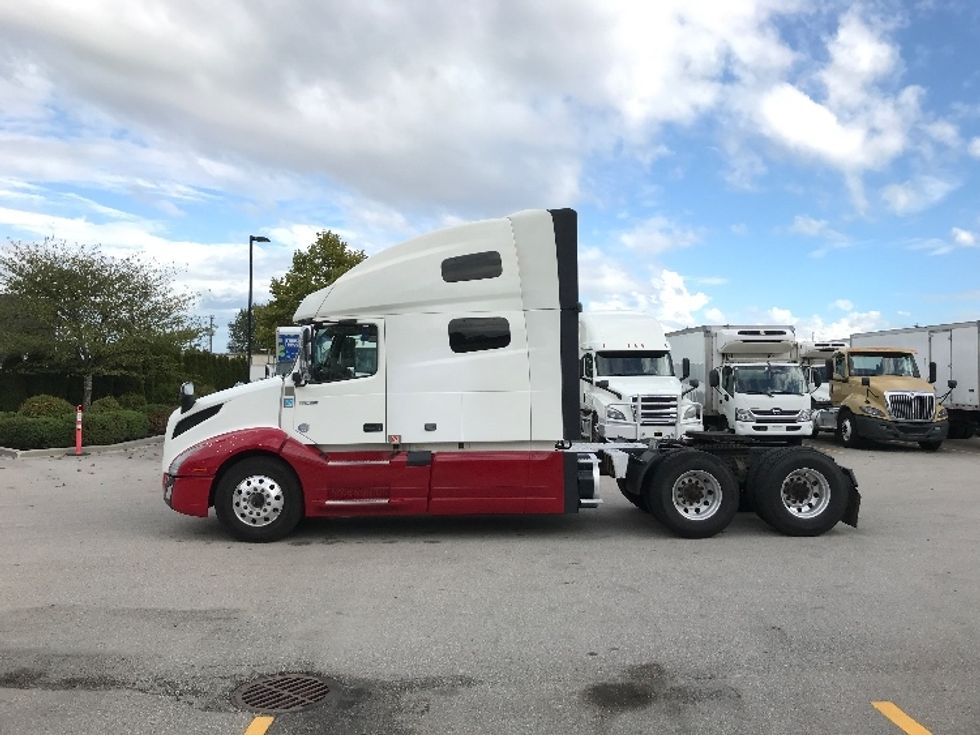 Sleeper Tractor-Heavy Duty Tractors-Volvo-2021-VNL64760-Delta-BC-745,882\n\t\tkm-$ 94,500 - Image 4