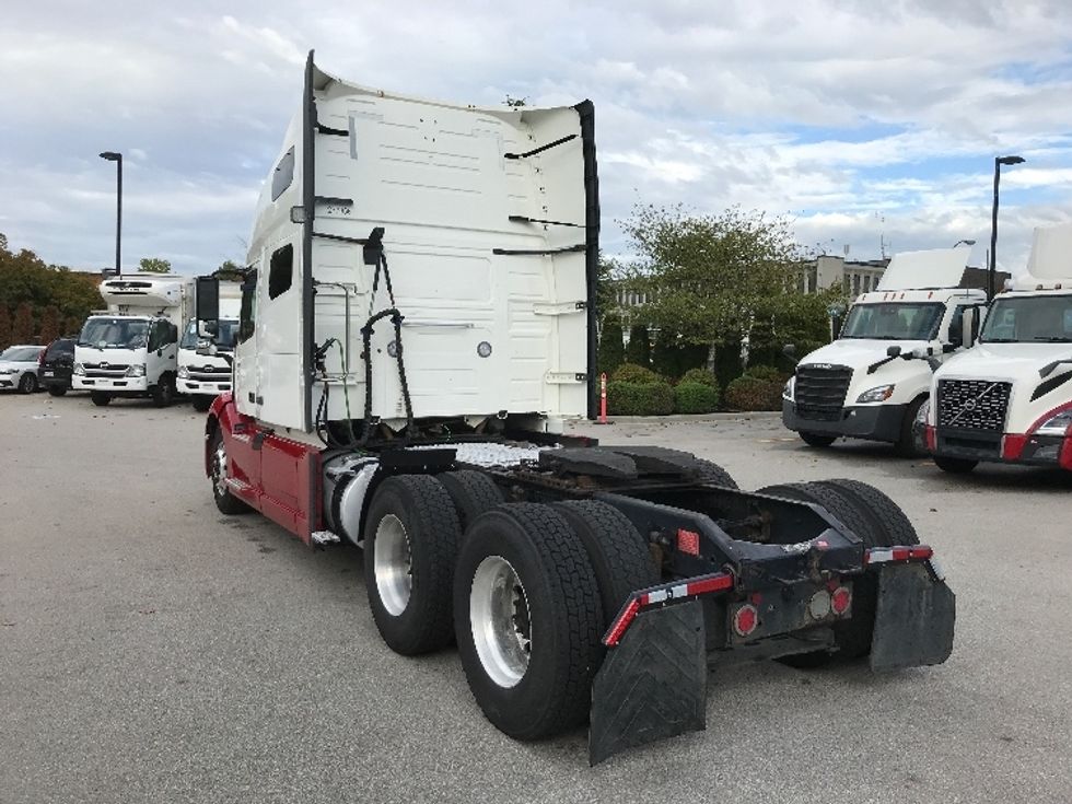 Sleeper Tractor-Heavy Duty Tractors-Volvo-2021-VNL64760-Delta-BC-745,882\n\t\tkm-$ 94,500 - Image 5