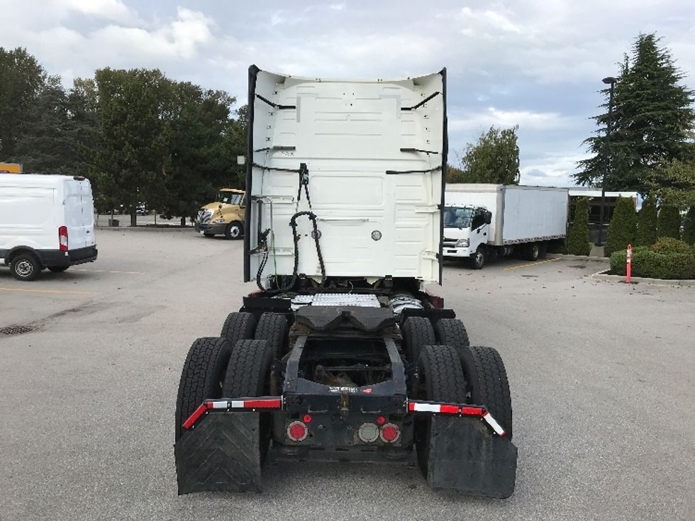 Sleeper Tractor-Heavy Duty Tractors-Volvo-2021-VNL64760-Delta-BC-745,882\n\t\tkm-$ 94,500 - Image 6