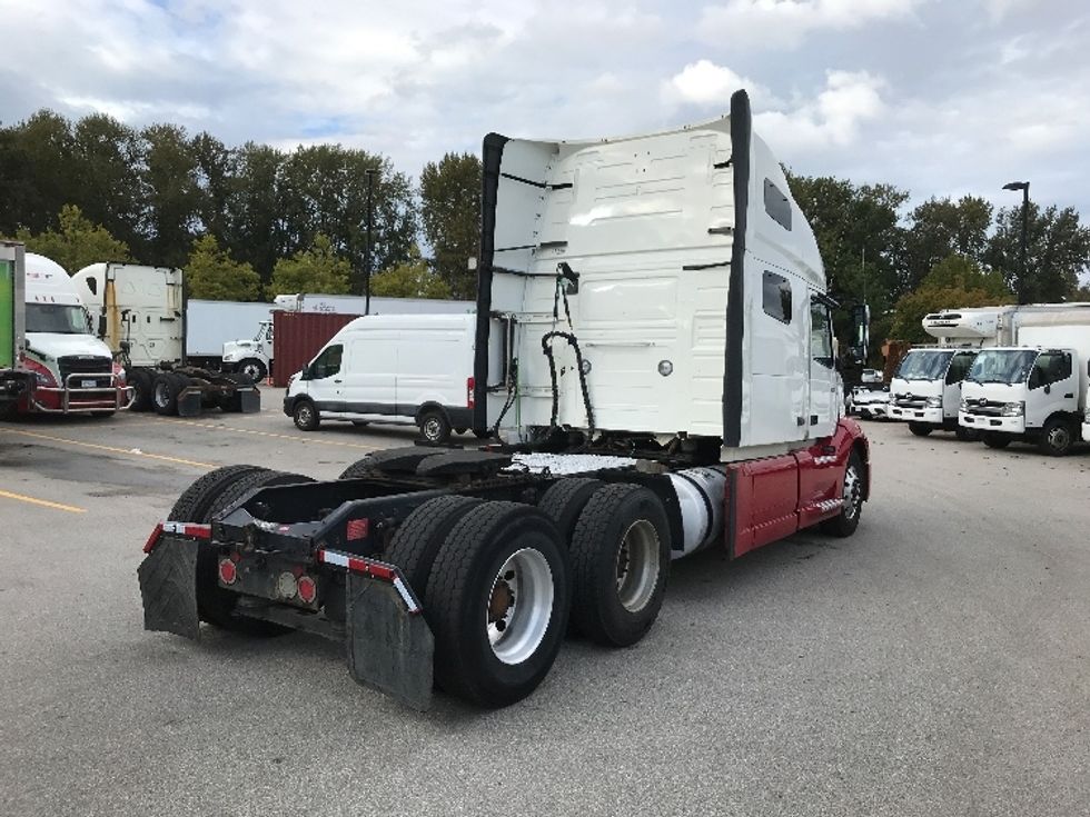 Sleeper Tractor-Heavy Duty Tractors-Volvo-2021-VNL64760-Delta-BC-745,882\n\t\tkm-$ 94,500 - Image 7