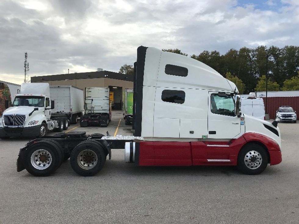 Sleeper Tractor-Heavy Duty Tractors-Volvo-2021-VNL64760-Delta-BC-745,882\n\t\tkm-$ 94,500 - Image 8