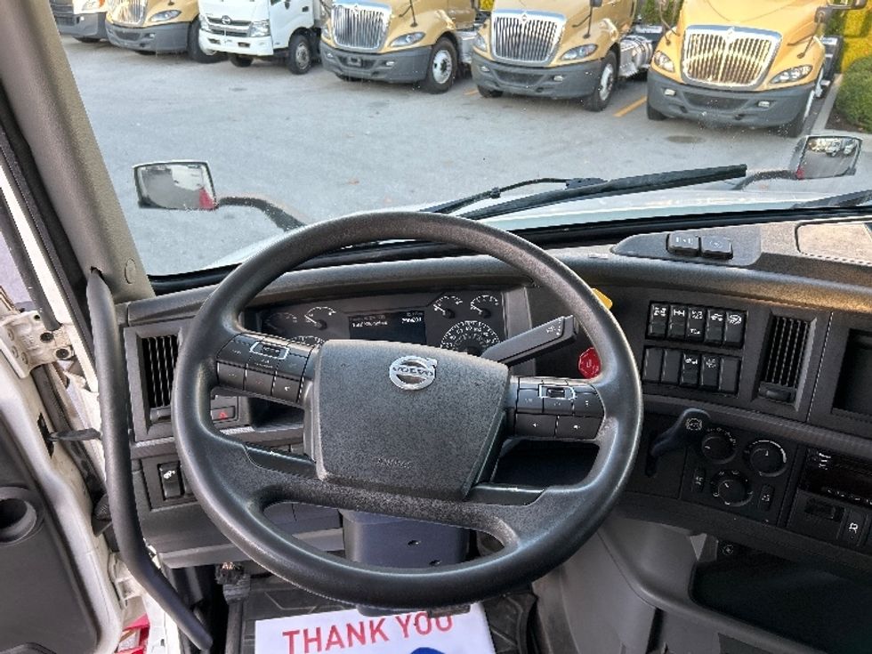 Sleeper Tractor-Heavy Duty Tractors-Volvo-2021-VNL64760-Delta-BC-791,920\n\t\tkm-$ 92,000 - Image 11
