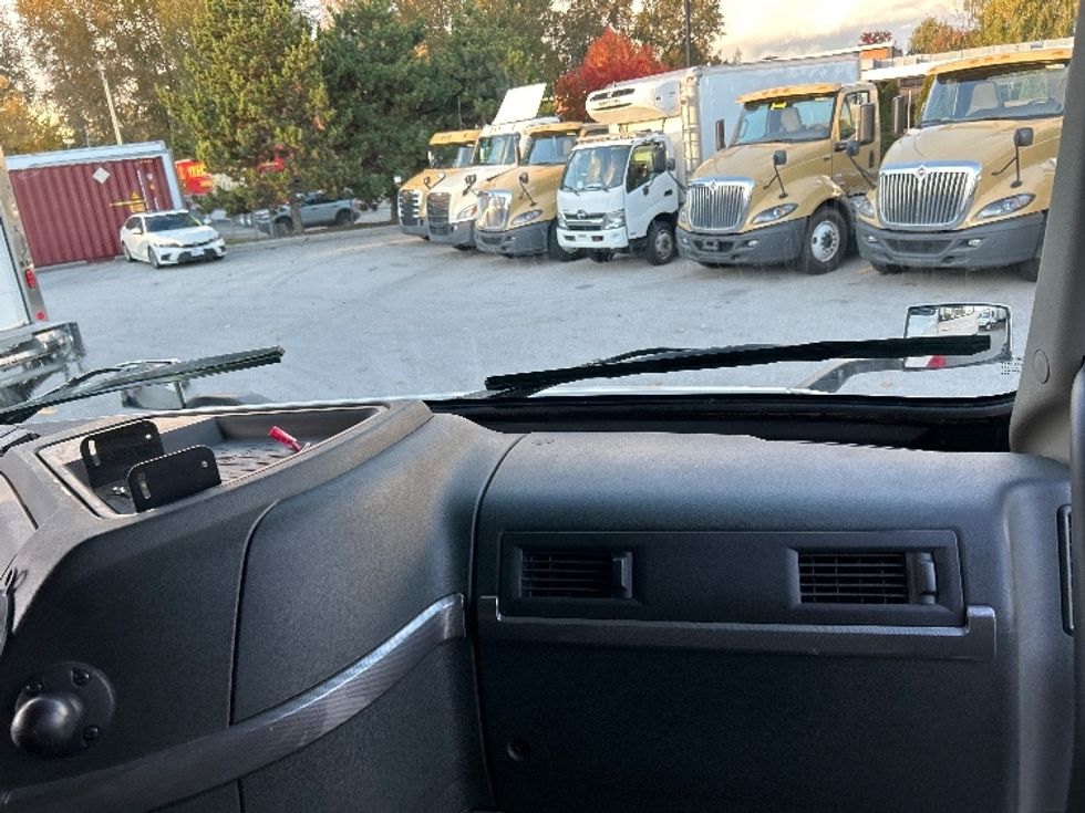 Sleeper Tractor-Heavy Duty Tractors-Volvo-2021-VNL64760-Delta-BC-791,920\n\t\tkm-$ 92,000 - Image 14