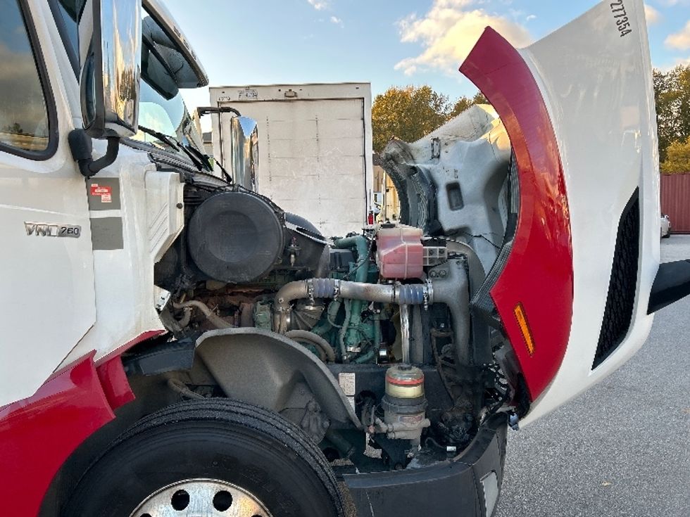 Sleeper Tractor-Heavy Duty Tractors-Volvo-2021-VNL64760-Delta-BC-791,920\n\t\tkm-$ 92,000 - Image 20