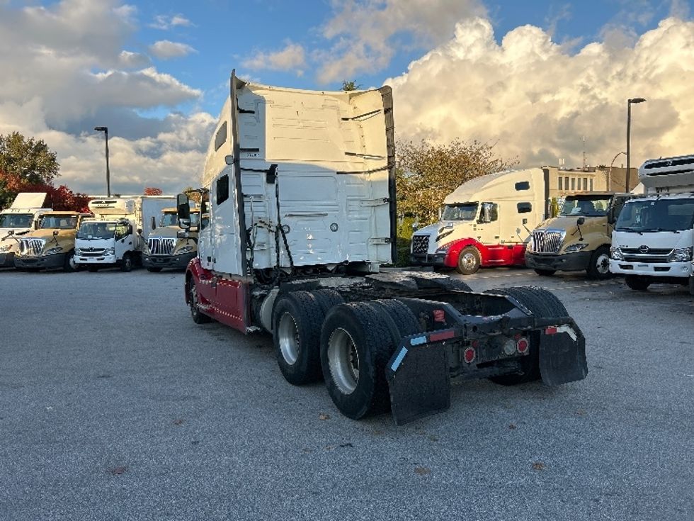 Sleeper Tractor-Heavy Duty Tractors-Volvo-2021-VNL64760-Delta-BC-791,920\n\t\tkm-$ 92,000 - Image 5