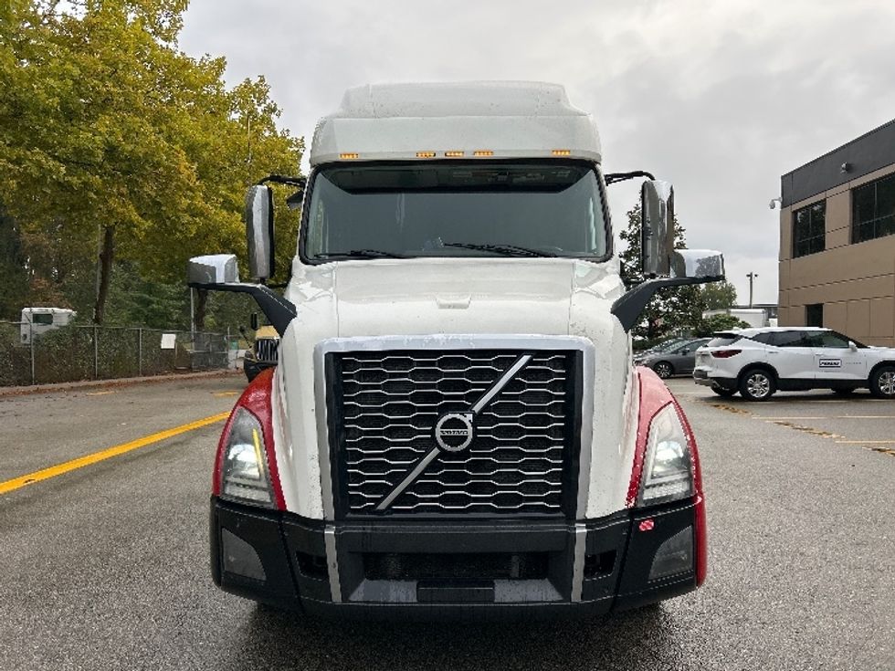 Sleeper Tractor-Heavy Duty Tractors-Volvo-2021-VNL64760-Delta-BC-877,474\n\t\tkm-$ 87,250 - Image 1