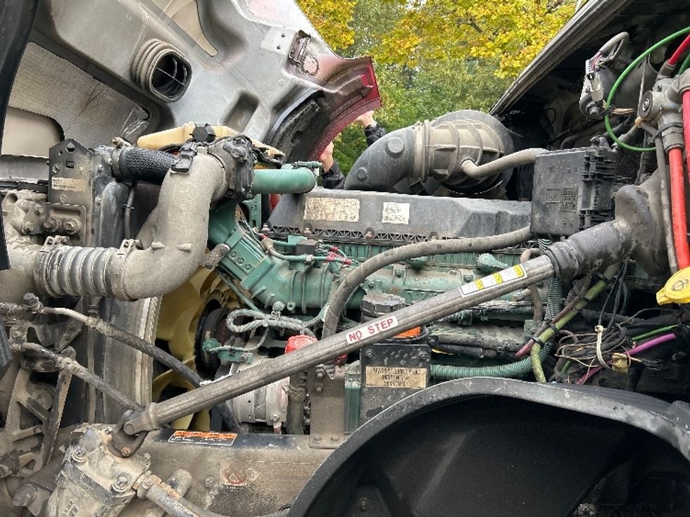 Sleeper Tractor-Heavy Duty Tractors-Volvo-2021-VNL64760-Delta-BC-877,474\n\t\tkm-$ 87,250 - Image 20