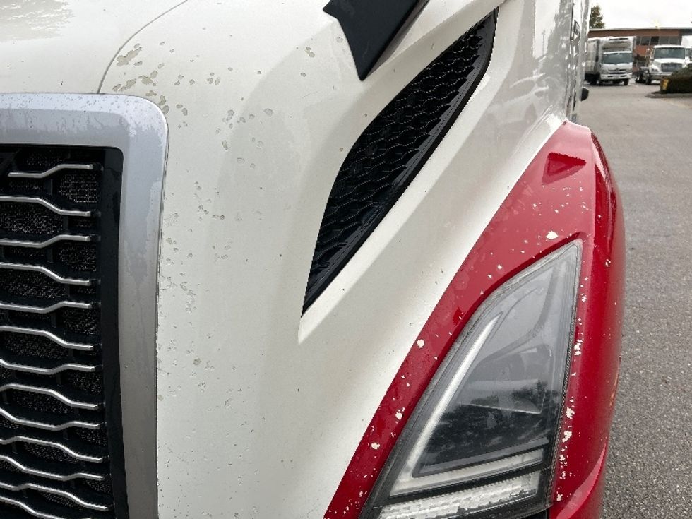 Sleeper Tractor-Heavy Duty Tractors-Volvo-2021-VNL64760-Delta-BC-877,474\n\t\tkm-$ 87,250 - Image 21