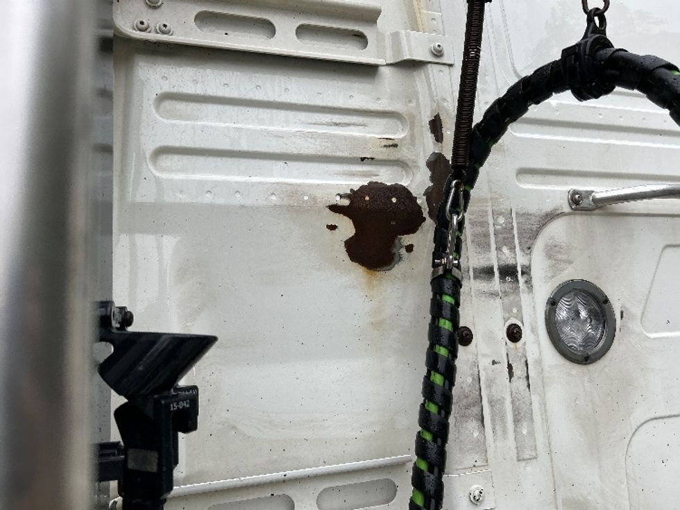 Sleeper Tractor-Heavy Duty Tractors-Volvo-2021-VNL64760-Delta-BC-877,474\n\t\tkm-$ 87,250 - Image 23