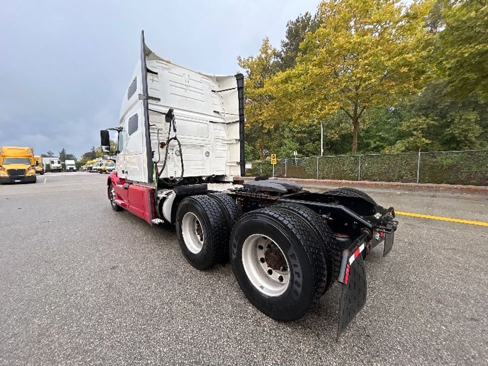 Sleeper Tractor-Heavy Duty Tractors-Volvo-2021-VNL64760-Delta-BC-877,474\n\t\tkm-$ 87,250 - Image 4