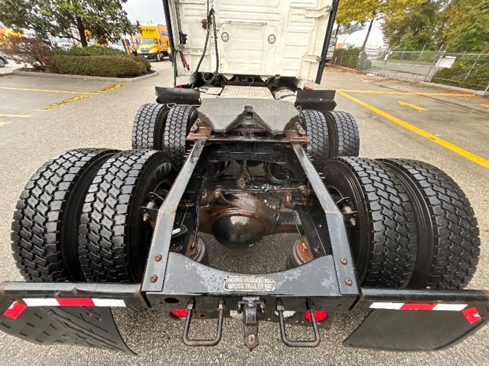 Sleeper Tractor-Heavy Duty Tractors-Volvo-2021-VNL64760-Delta-BC-877,474\n\t\tkm-$ 87,250 - Image 5