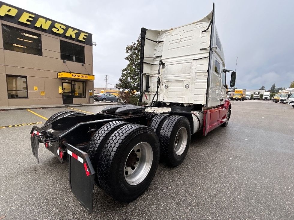 Sleeper Tractor-Heavy Duty Tractors-Volvo-2021-VNL64760-Delta-BC-877,474\n\t\tkm-$ 87,250 - Image 6