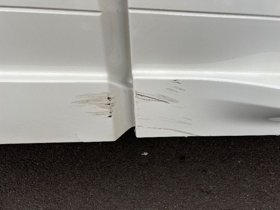 Sleeper Tractor-Heavy Duty Tractors-Volvo-2021-VNL64760-Duncansville-PA-573,937\n\t\tmiles-$ 61,750 - Image 25