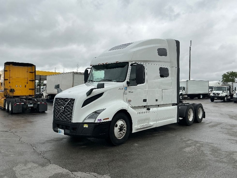 2021 Volvo Truck VNL photo 3