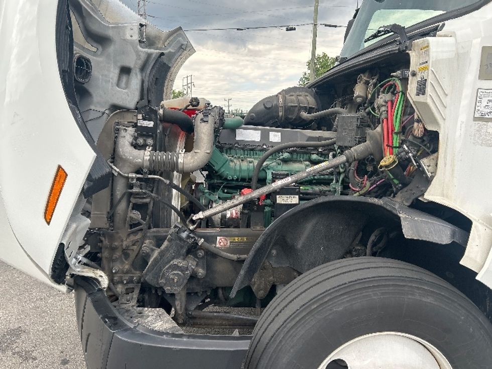 Sleeper Tractor-Heavy Duty Tractors-Volvo-2021-VNL64760-East Chicago-IN-499,580\n\t\tmiles-$ 67,500 - Image 21