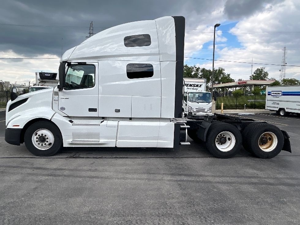 Sleeper Tractor-Heavy Duty Tractors-Volvo-2021-VNL64760-East Chicago-IN-499,580\n\t\tmiles-$ 67,500 - Image 4