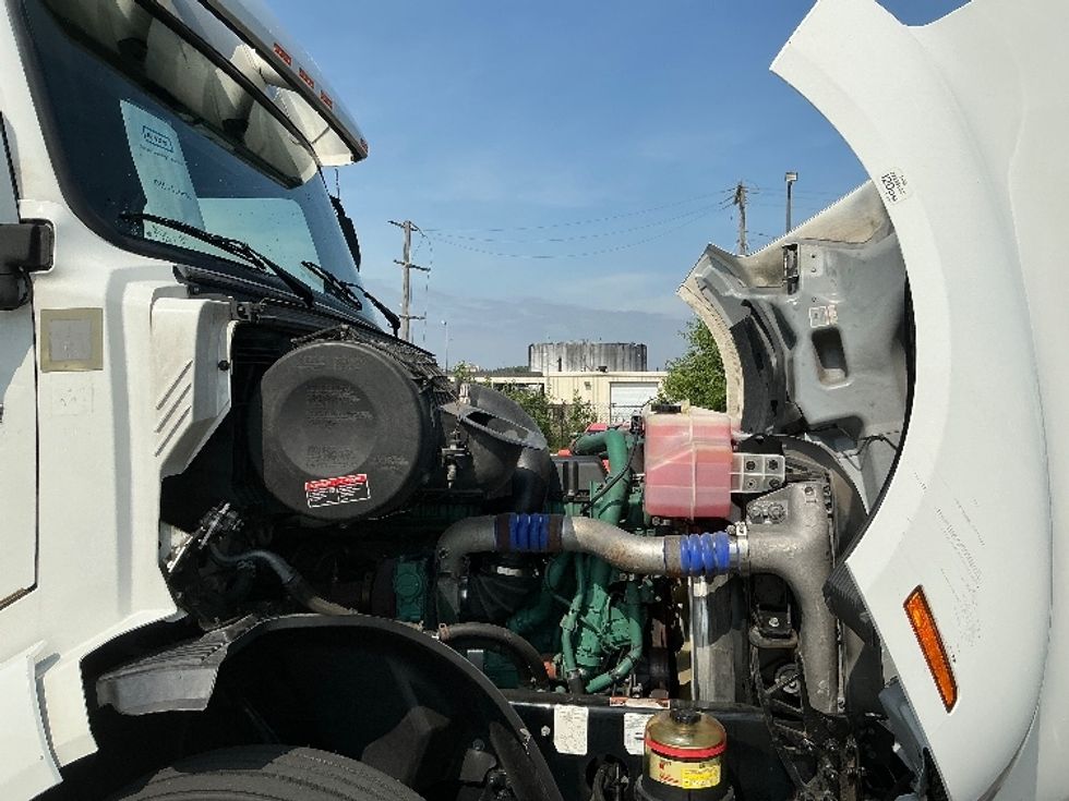 Sleeper Tractor-Heavy Duty Tractors-Volvo-2021-VNL64760-East Chicago-IN-500,002\n\t\tmiles-$ 66,500 - Image 20